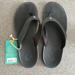 Women’s size 10 Brand flip flops